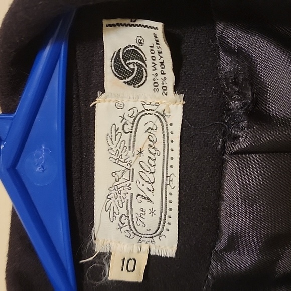 "The Villager" Vintage Women's Wool Blend Blazer and Skirt Suit - Picture 4 of 10